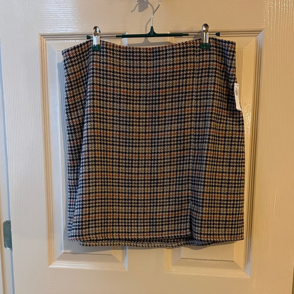 NWT Old Navy herringbone mini skirt. Women’s size large.